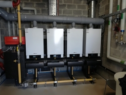 Installation de chaudières gaz naturel à condensation VIESSMANN en cascade